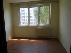 Prodej bytu 3+1 s balkonem v OV  ve Velen
