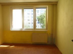Prodej bytu 3+1 s balkonem v OV  ve Velen