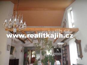 Luxusn vila se st. pozemkem v Dobicch