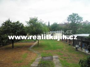 Luxusn vila se st. pozemkem v Dobicch