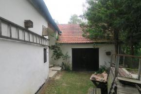 Chalupa v obci Hrbov u Lhenic