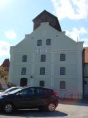 Pron�jem obchodn�ch prostor Vo�ahl�k�v ml�n, �. Krumlov