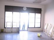 Pron�jem obchodu na Latr�ni v �esk�m Krumlov�